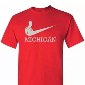Ohio State Buckeyes Fan Flipping Bird Middle Finger to Michigan Men's T-Shirt